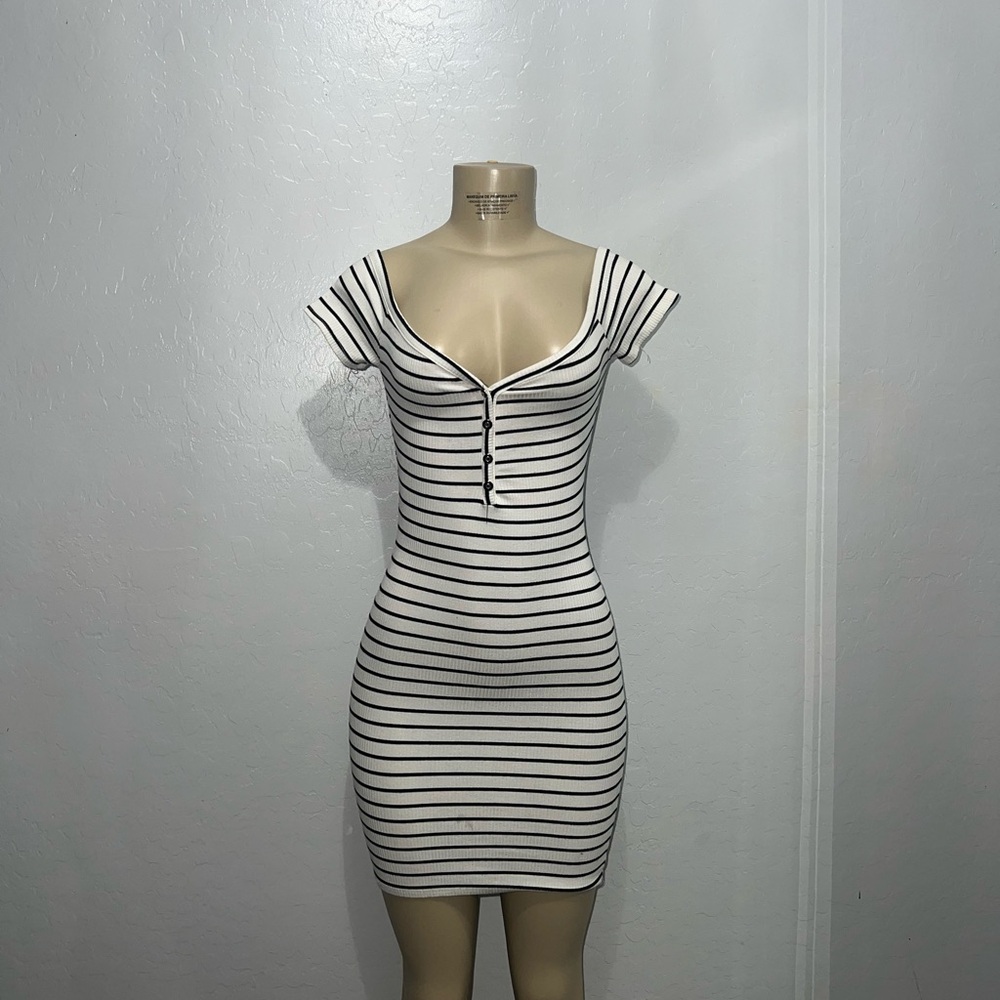 Rue21 White and Black Bodycon Mini Dress with Scoop Neck